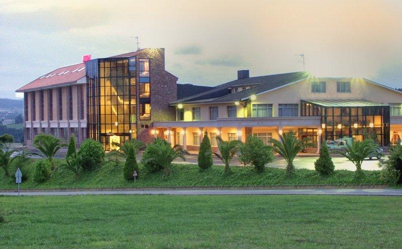 Hotel Royal Llanera  Buitenkant foto