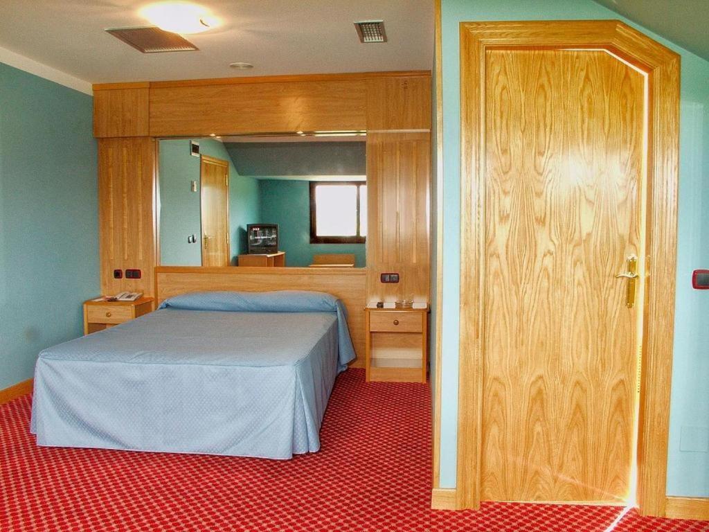 Hotel Royal Llanera  Buitenkant foto
