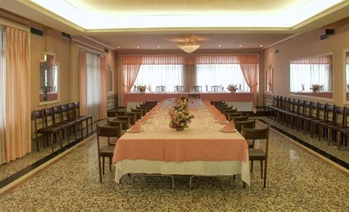 Hotel Royal Llanera  Buitenkant foto