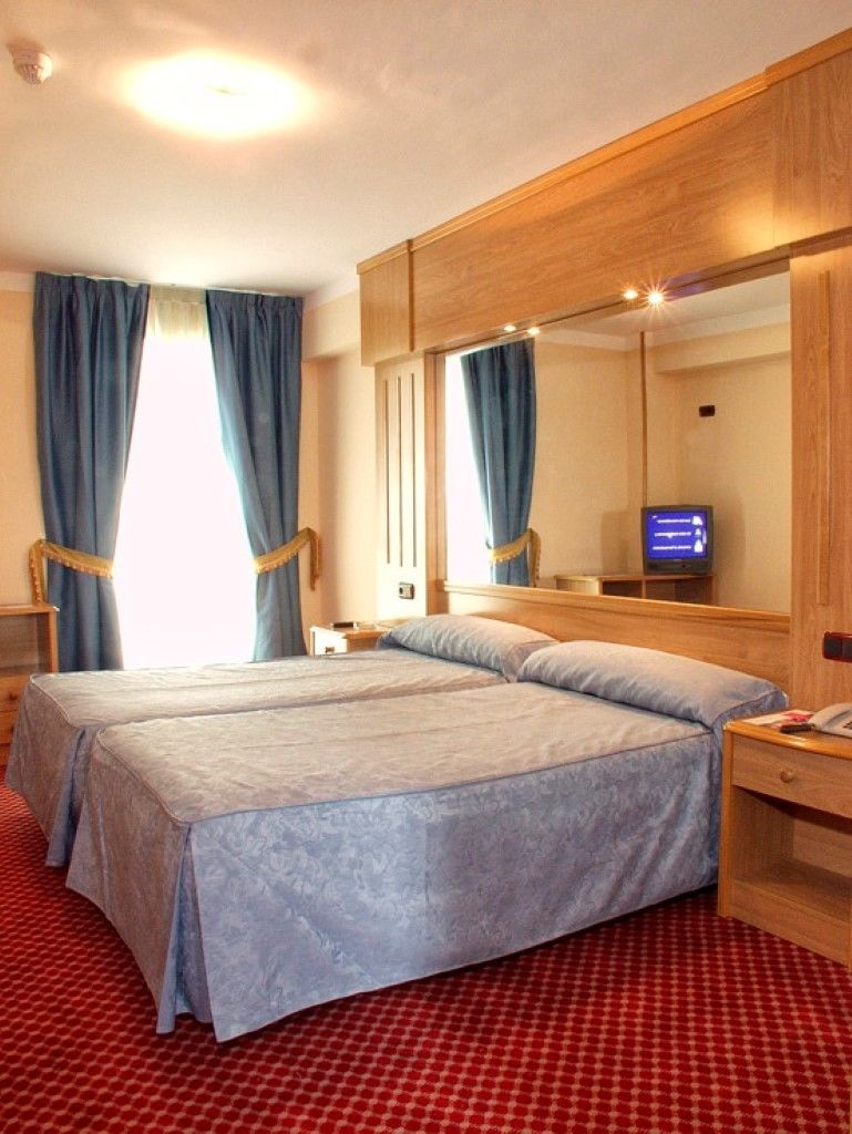 Hotel Royal Llanera  Buitenkant foto